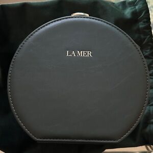 NWT La Mer Dark Green Round Hardshell Cosmetic Case